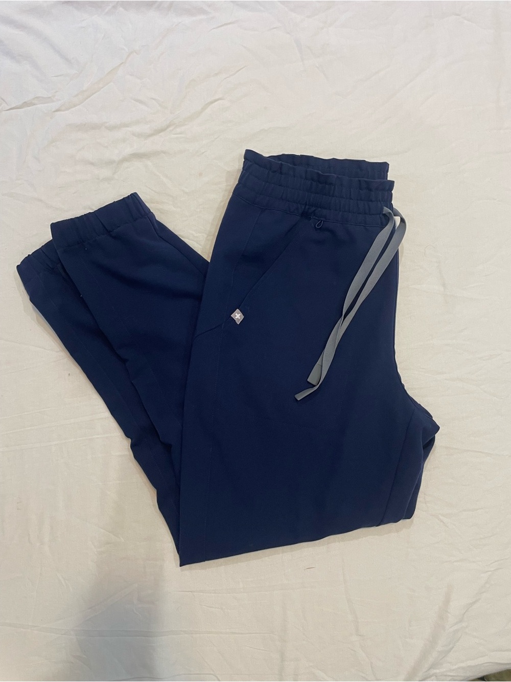 FIGS women’s scrub pants